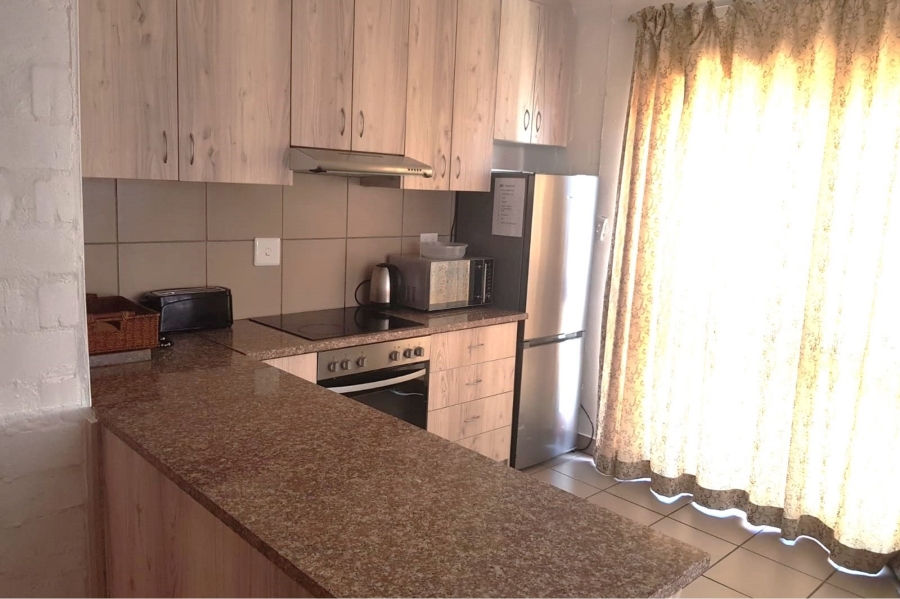 To Let 6 Bedroom Property for Rent in Apollo Ridge Western Cape